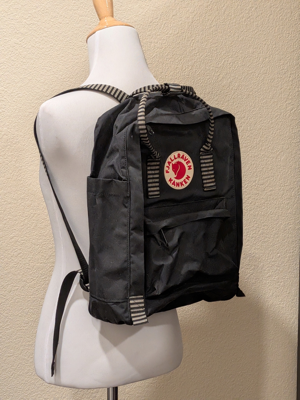 Fjallraven Kanken Black Backpack Striped Straps Classic 16L